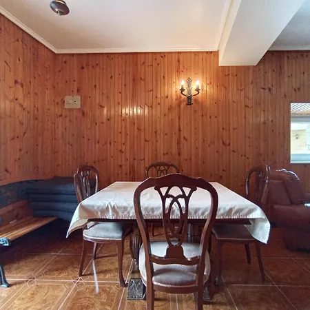 Chalet Con Jardin En Cantabria Solorzano